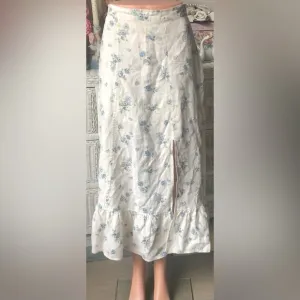 &amp; Other Stories 100% linen ruffled midi skirt in floral print Cream color size 4