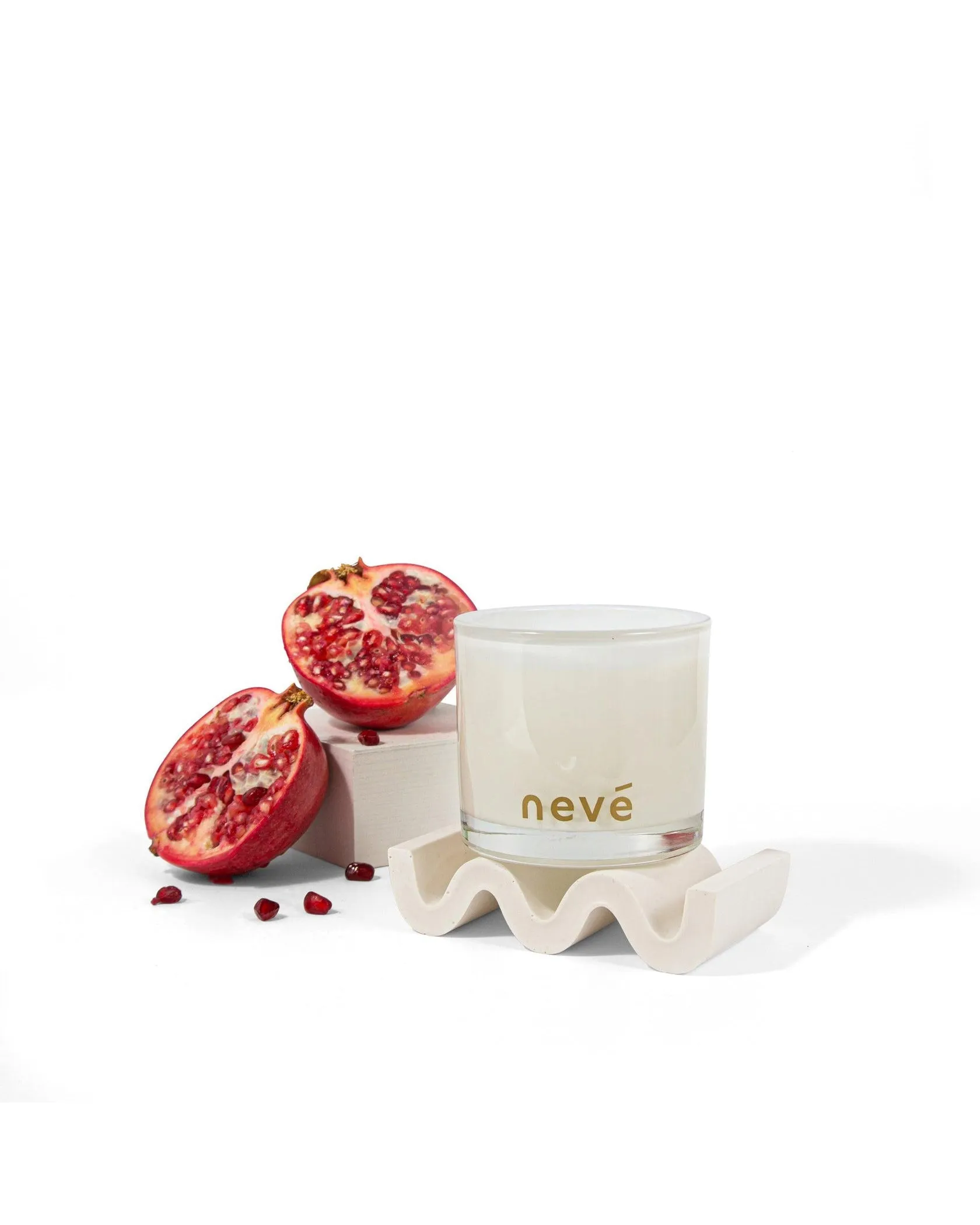 Neve Medium Candle - Pomegranate & Juicy Mango