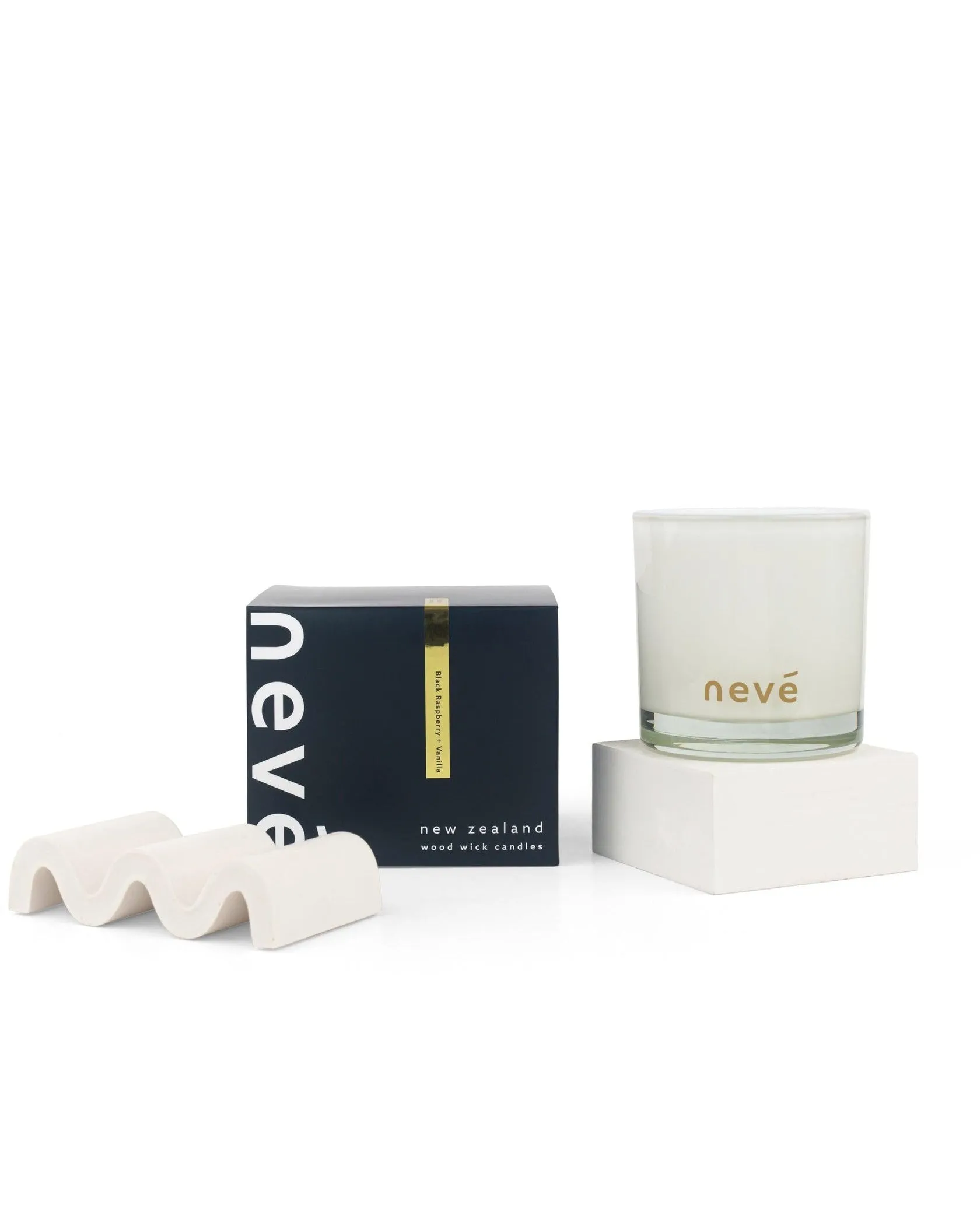 Neve Medium Candle - Pomegranate & Juicy Mango