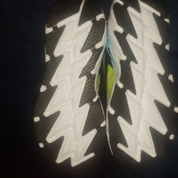 New Fila RAY TRACER EVO sizes 9mn equals 11.5 wmn