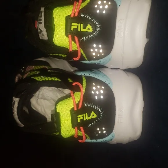 New Fila RAY TRACER EVO sizes 9mn equals 11.5 wmn