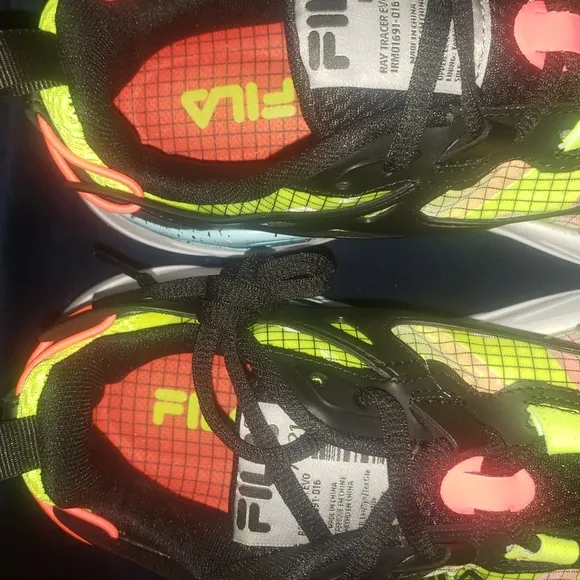 New Fila RAY TRACER EVO sizes 9mn equals 11.5 wmn