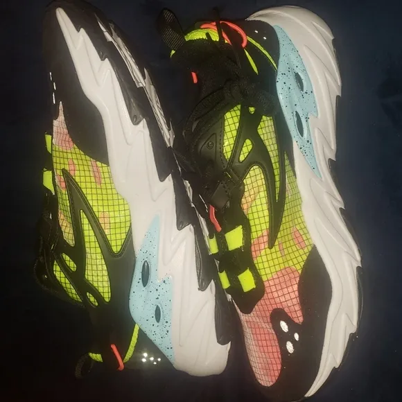 New Fila RAY TRACER EVO sizes 9mn equals 11.5 wmn