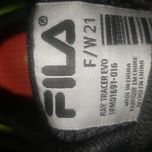 New Fila RAY TRACER EVO sizes 9mn equals 11.5 wmn