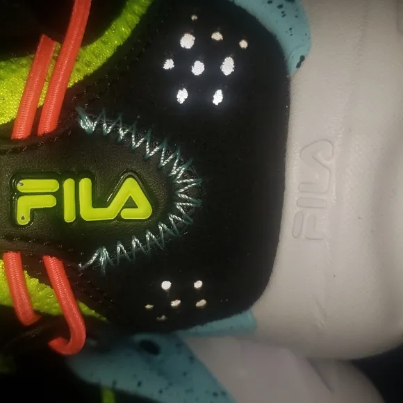 New Fila RAY TRACER EVO sizes 9mn equals 11.5 wmn