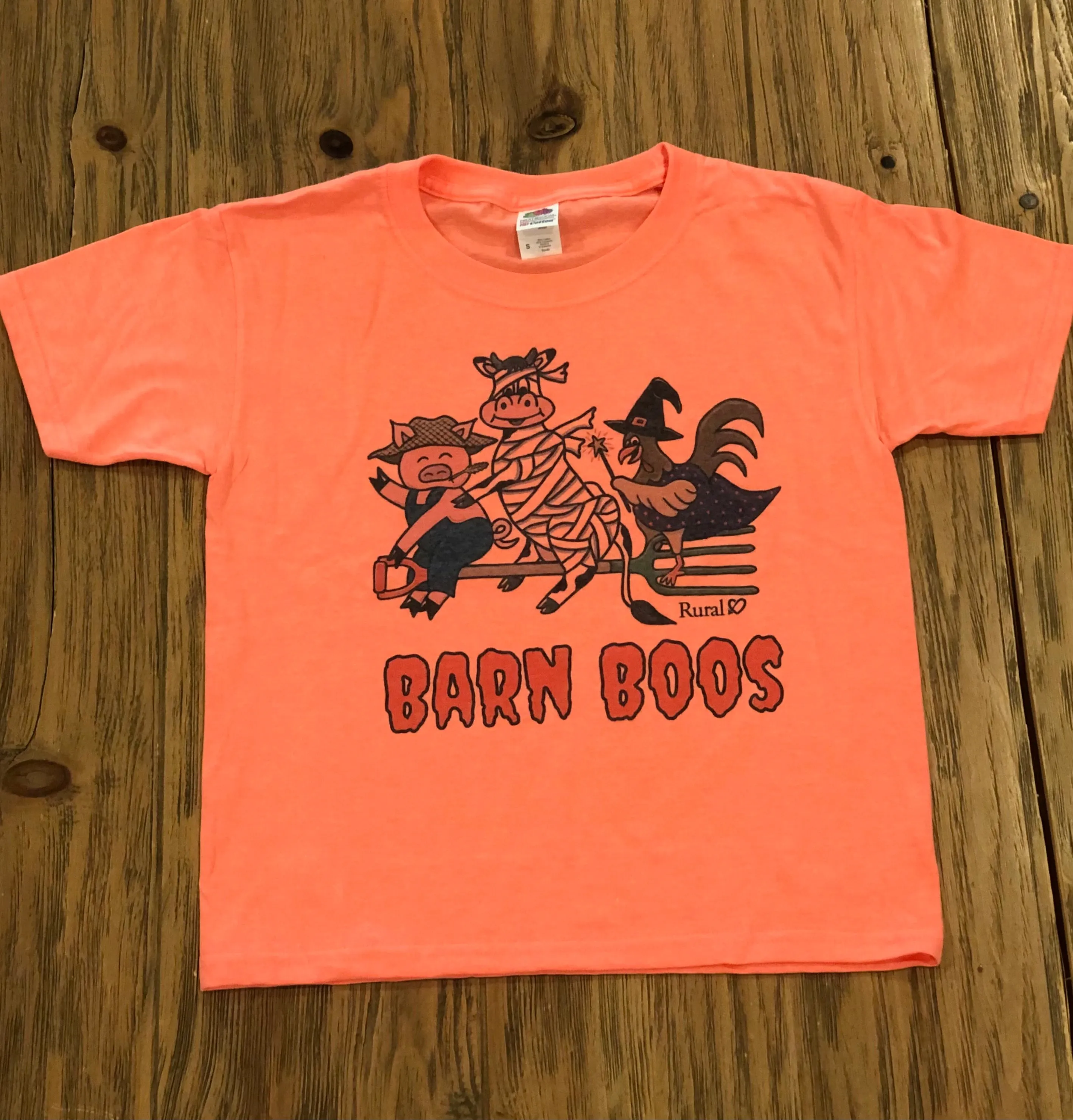 Rural Heart®️ by René Earnhardt. “Barn Boos” on a comfortable casual T-shirt