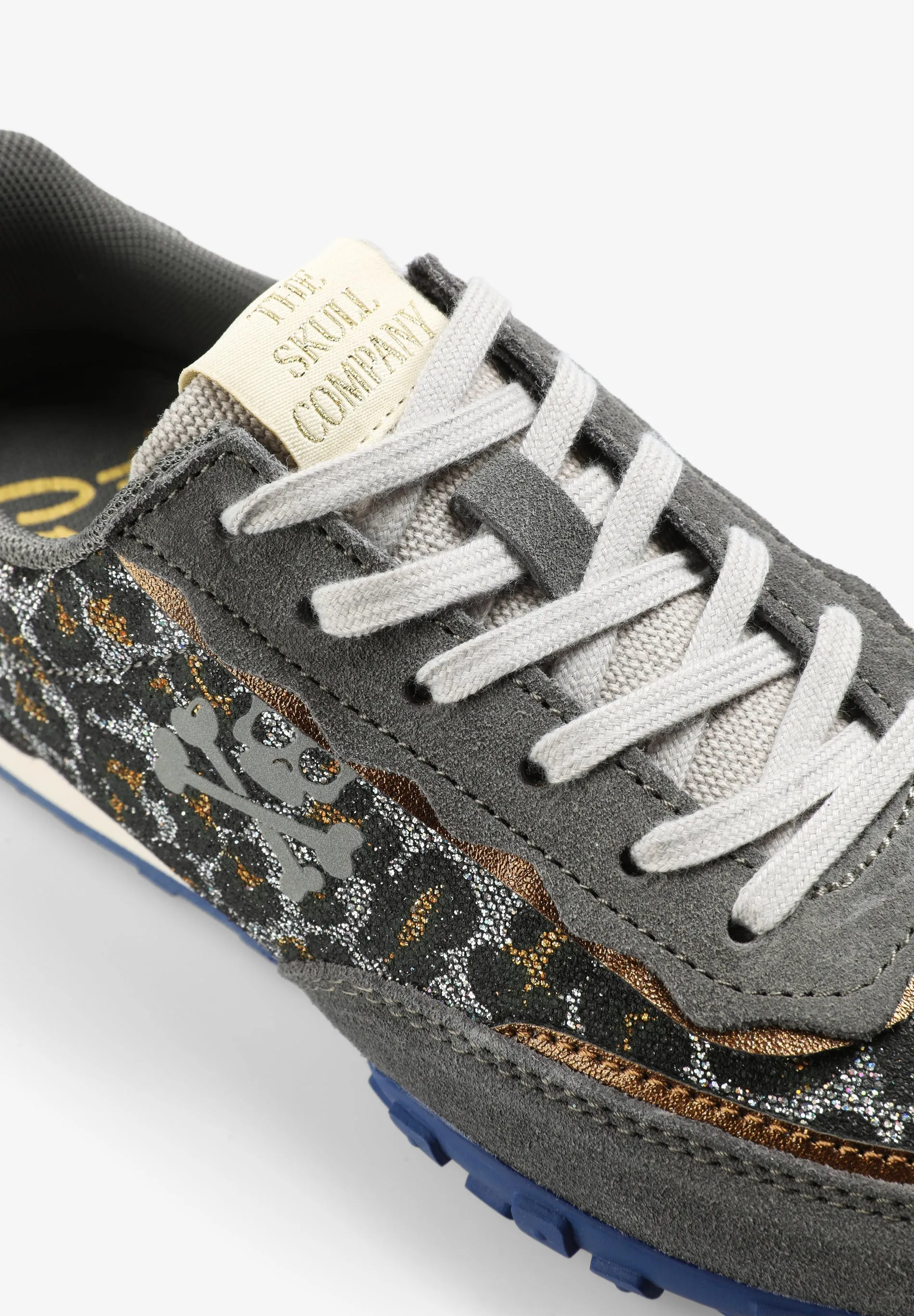 SAPATILHAS COM ESTAMPADO ANIMAL E SOLA DENTADA