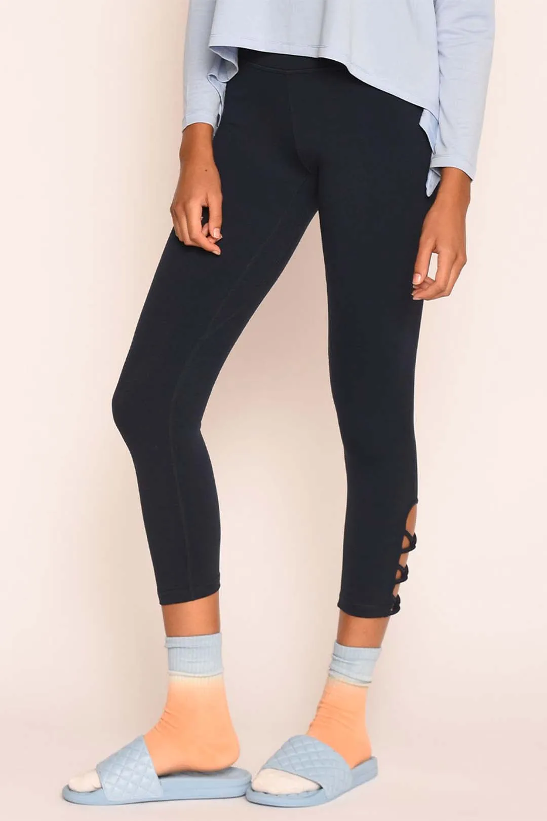 Strechy High-Waist Capri Legging with Calf Cross Straps 23"