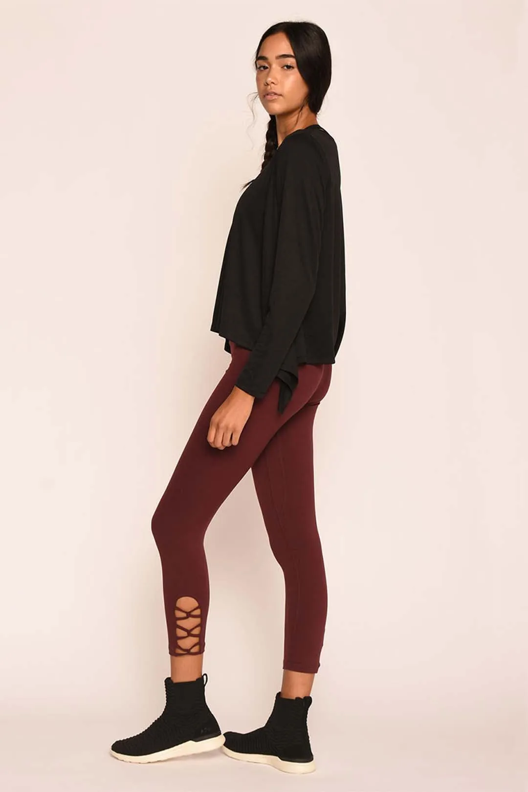 Strechy High-Waist Capri Legging with Calf Cross Straps 23"