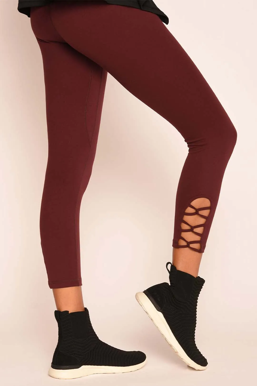 Strechy High-Waist Capri Legging with Calf Cross Straps 23"