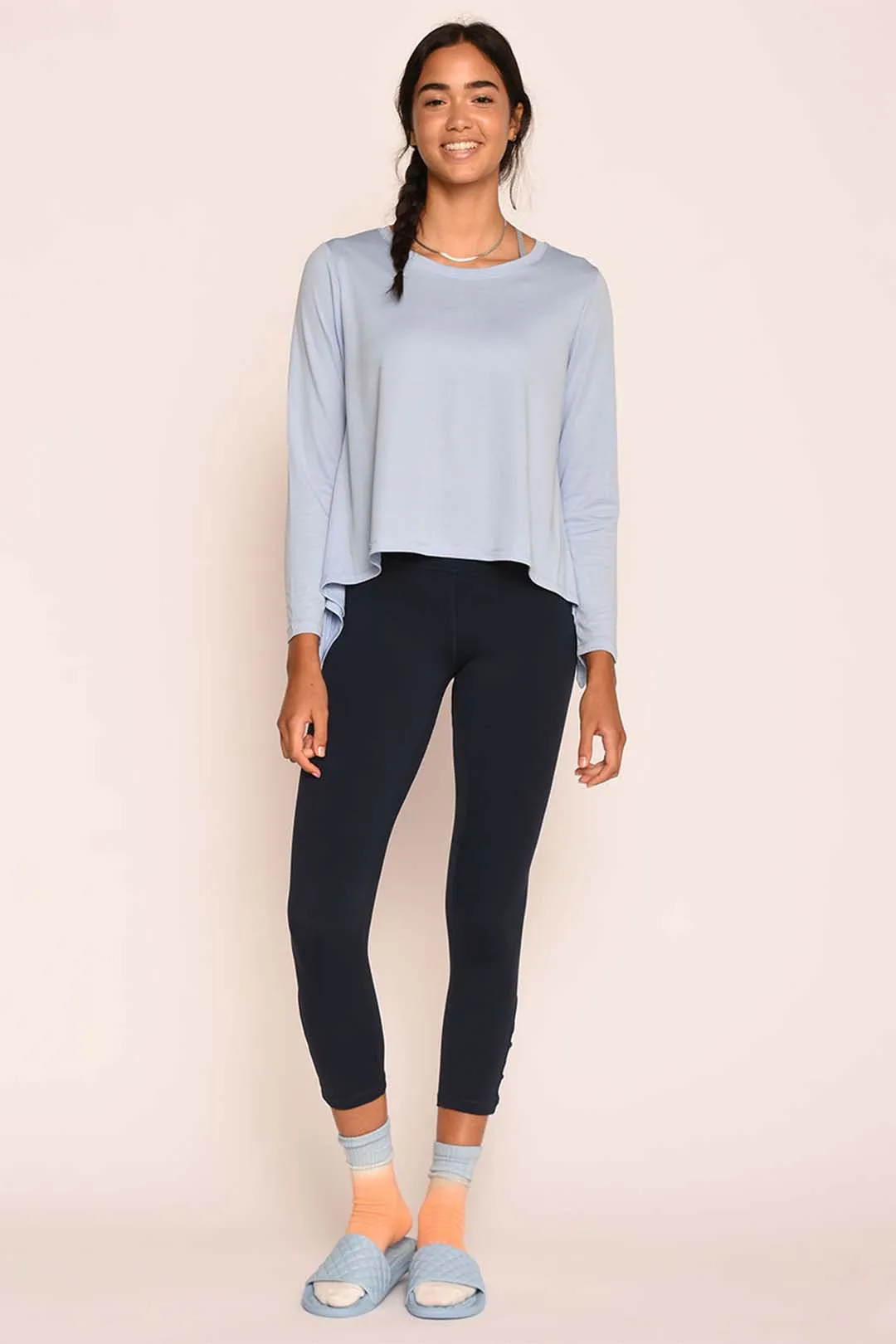Strechy High-Waist Capri Legging with Calf Cross Straps 23"