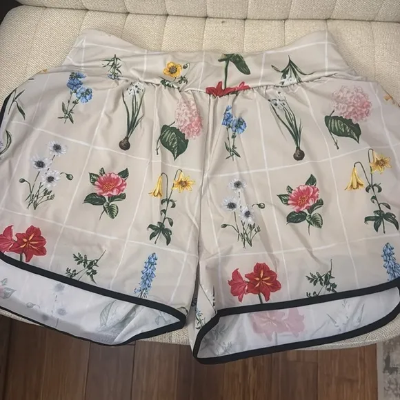 Tuckernuck fresh buds floral jogging shorts