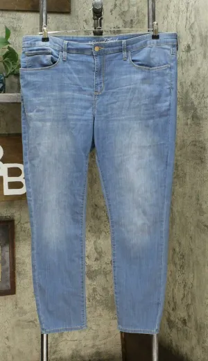 Universal Thread Women's Mid Rise Skinny Jegging Jeans Light Wash 18