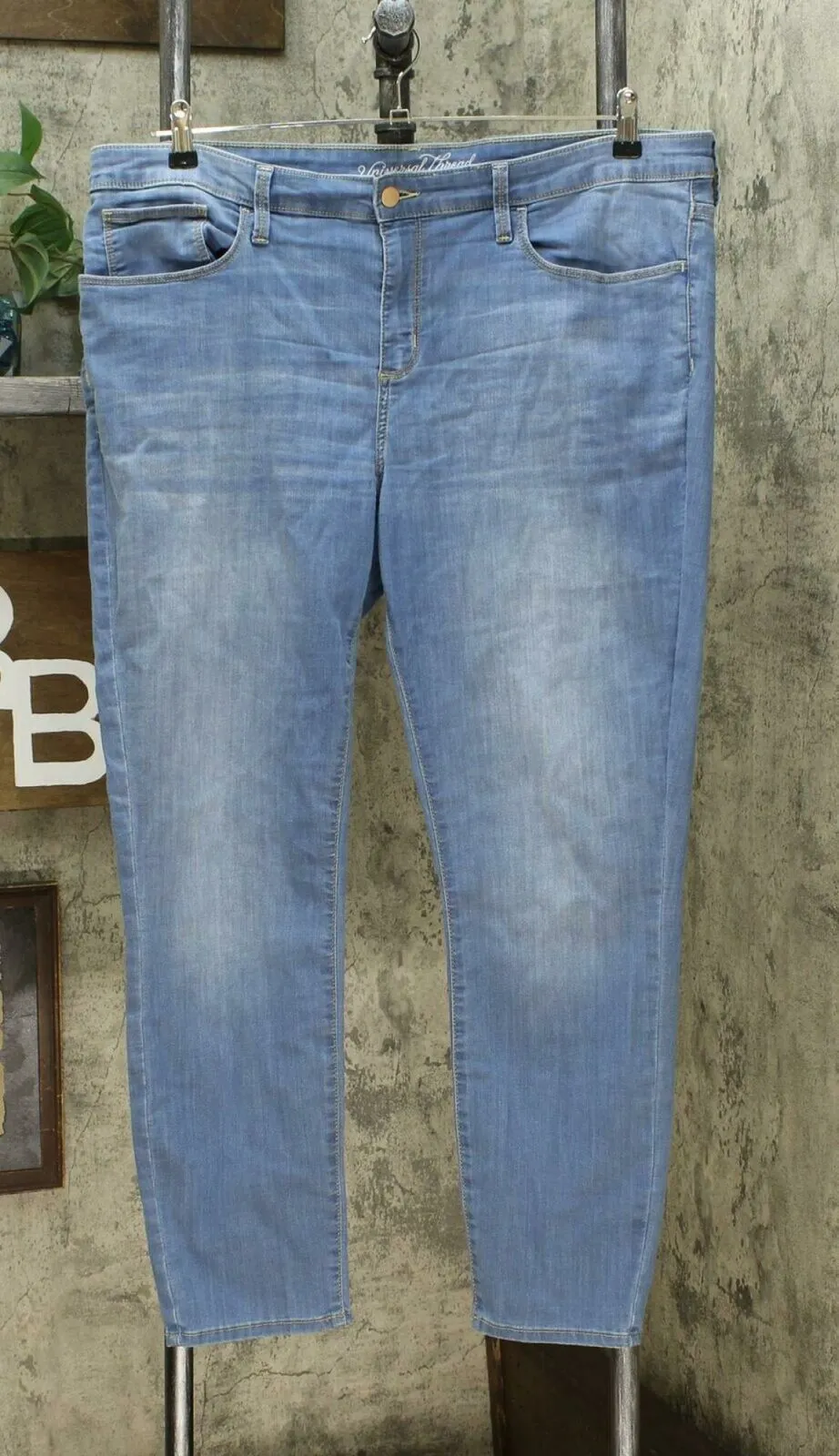 Universal Thread Women's Mid Rise Skinny Jegging Jeans Light Wash 18