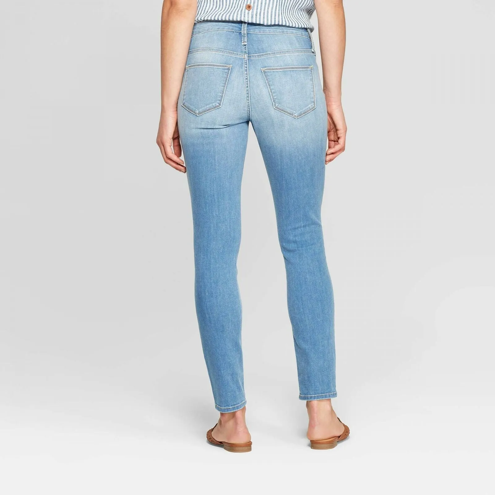 Universal Thread Women's Mid Rise Skinny Jegging Jeans Light Wash 18