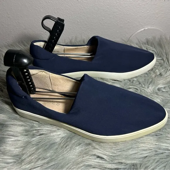 Vince Satin Pointed Toe Slip On Sneaker Navy Blue Navy Slip-On Sneakers Sz 8.5